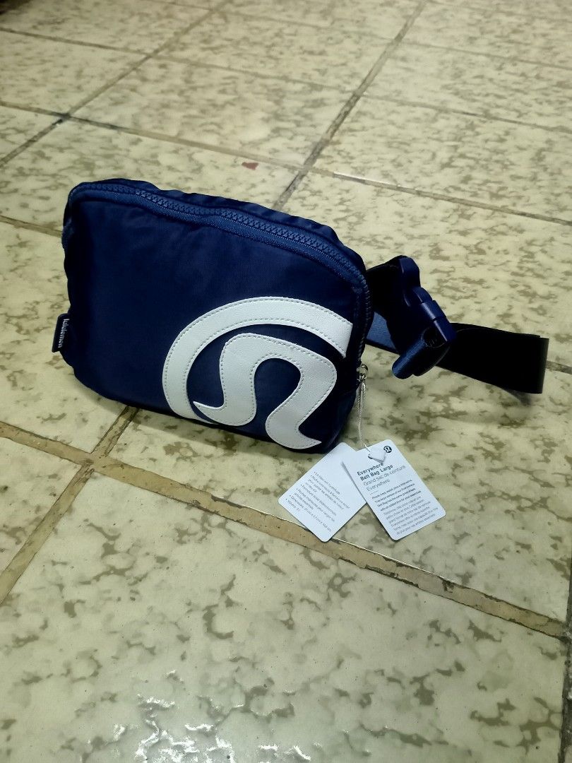 Lululemon Navy Blue Belt bag x (Category: Belt bags, Clutches and Pouches) located in Aguinaldo. Submitted by ukayandthrift (Listing ID 1467703944, Image 2). Description: .