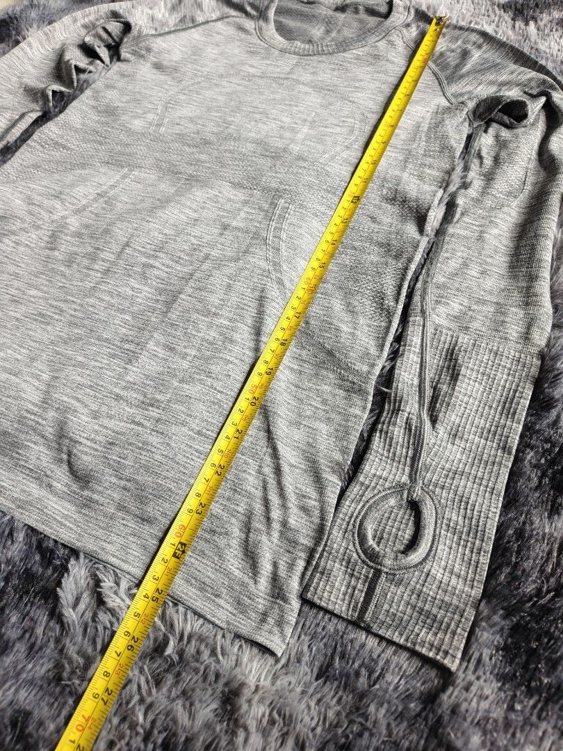 Lululemon Swiftly Tech Long Sleeve 2.0 (Category: Longsleeves) located in Iloilo. Submitted by emanjoshuaduremdes (Listing ID 1467634708, Image 3). Description: No issue! Size: 6 (Medium) Dimensions: L: 25, W: 15 EJ Thrifted Goods "Thrifted goods for less".