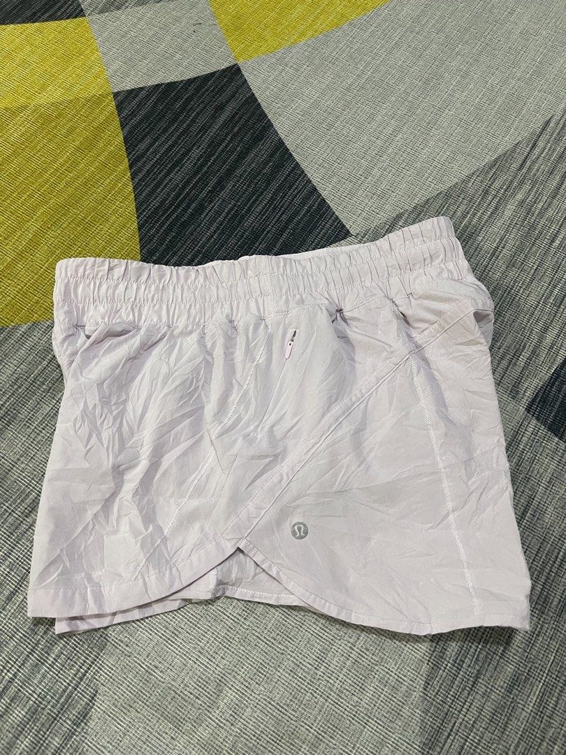 Lululemon womens short (Category: Shorts) located in Taytay. Submitted by ekselentekondisyon (Listing ID 1467759113, Image 3). Description: Lululemon womens short Size 10 on tag W-28-34 Excellent condition No issue.