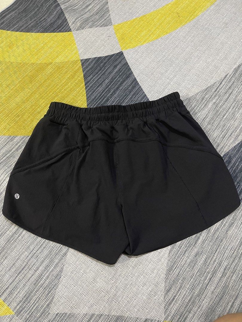 Lululemon womens short (Category: Shorts) located in Taytay. Submitted by ekselentekondisyon (Listing ID 1467760301, Image 2). Description: Lululemon womens short Size 12 on tag W-31-36 Excellent condition No issue Black na black W/inner.
