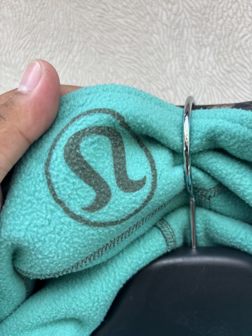 Lululemon Zip Up Hoodie (Category: Coats, Jackets and Outerwear) located in Baybay. Submitted by thrift.ed2023 (Listing ID 1467677742, Image 3). Description: Lululemon Zip Up Hoodie Medium to Large 19x22 Issue -Missing Main Tag Need Wash Good as New.