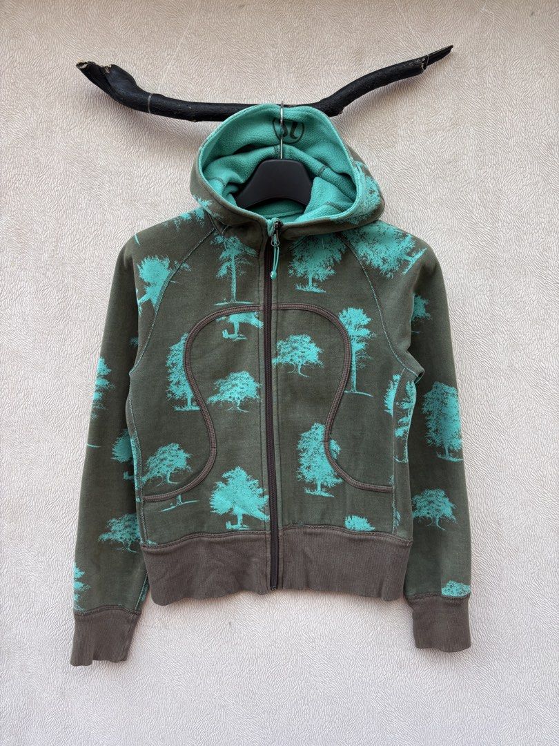 Lululemon Zip Up Hoodie (Category: Coats, Jackets and Outerwear) located in Baybay. Submitted by thrift.ed2023 (Listing ID 1467677742, Image 1). Description: Lululemon Zip Up Hoodie Medium to Large 19x22 Issue -Missing Main Tag Need Wash Good as New.