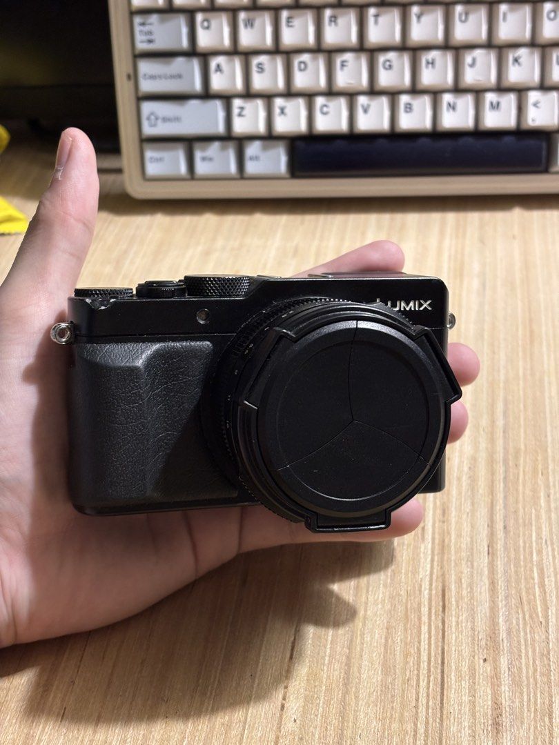 Lumix LX100 (Category: Cameras) located in San Juan City. Submitted by velardedrew (Listing ID 1467655717, Image 3). Description: Panasonic Lumix DMC-LX100 Mark 1 for sale! Identically similar to the Leica D-Lux Typ 109, this camera is in good condition, no mechanical or functional issues, everything works as intended. It’s a pretty portable travel camera that takes 17MP pictures and is also capable of shooting raw. Zoom and EVF are also convenie