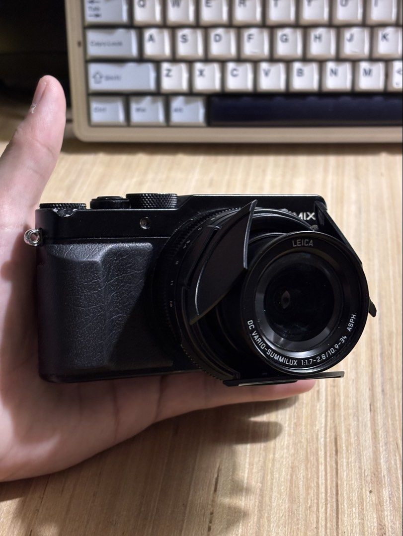 Lumix LX100 (Category: Cameras) located in San Juan City. Submitted by velardedrew (Listing ID 1467655717, Image 1). Description: Panasonic Lumix DMC-LX100 Mark 1 for sale! Identically similar to the Leica D-Lux Typ 109, this camera is in good condition, no mechanical or functional issues, everything works as intended. It’s a pretty portable travel camera that takes 17MP pictures and is also capable of shooting raw. Zoom and EVF are also convenie