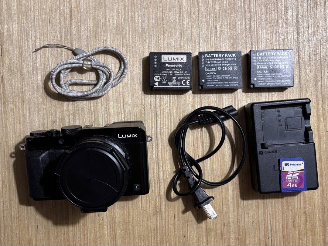 Lumix LX100 (Category: Cameras) located in San Juan City. Submitted by velardedrew (Listing ID 1467655717, Image 2). Description: Panasonic Lumix DMC-LX100 Mark 1 for sale! Identically similar to the Leica D-Lux Typ 109, this camera is in good condition, no mechanical or functional issues, everything works as intended. It’s a pretty portable travel camera that takes 17MP pictures and is also capable of shooting raw. Zoom and EVF are also convenie