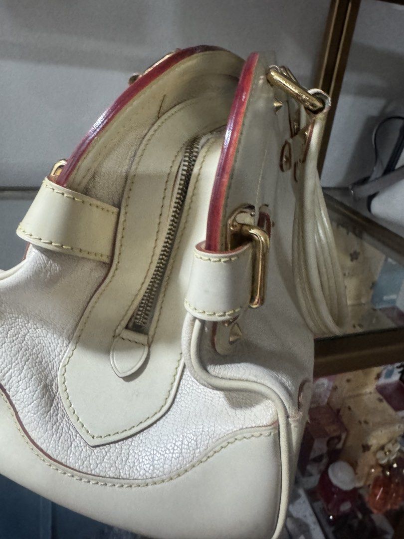 LV (Category: Luxury Bags & Wallets) located in Makati City. Submitted by kirstenmuriel (Listing ID 1467611173, Image 3). Description: .