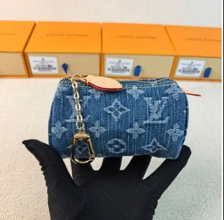 (Category: ) located in . Submitted by lux.finds (Listing ID 1467604966, Image 1). Description: .