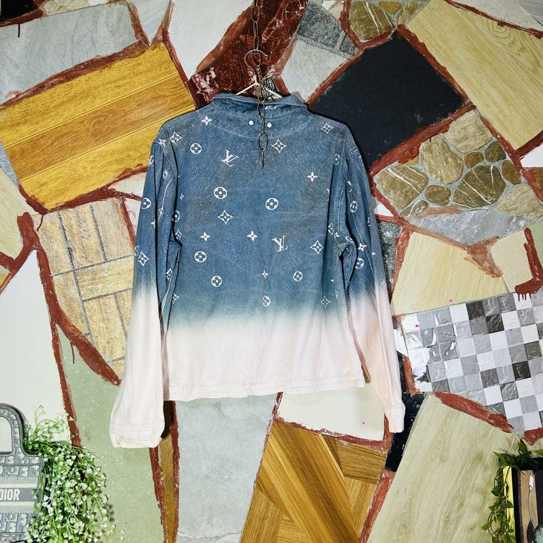 LV denim jacket (Category: Luxury Apparel) located in Baguio. Submitted by kckc_luxury (Listing ID 1467752944, Image 3). Description: 🌸 TINY PINK SPOTS ARE LENS DAMAGE, NOT CLOTH STAINS ————————— ❗️KINDLY READ BEFORE MAKING AN OFFER❗️ LISTING DETAILS size:s-M width x length (inches):21x24 condition: EXCELLENT --- MOP: Gcash / BPI MOD: J&T / JRS LOCATION: Baguio City --- NOTE: • Manage your expectations • Photos did not go under any edit but colo