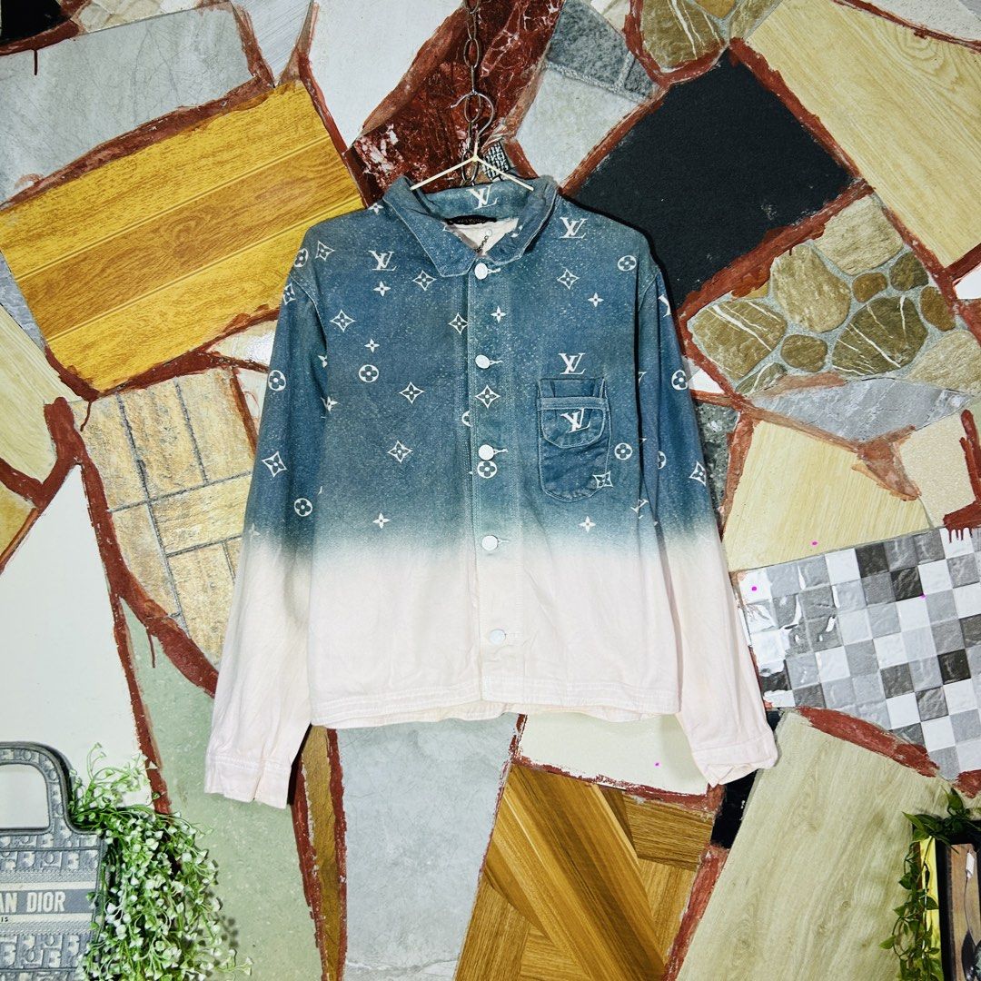 LV denim jacket (Category: Luxury Apparel) located in Baguio. Submitted by kckc_luxury (Listing ID 1467752944, Image 2). Description: 🌸 TINY PINK SPOTS ARE LENS DAMAGE, NOT CLOTH STAINS ————————— ❗️KINDLY READ BEFORE MAKING AN OFFER❗️ LISTING DETAILS size:s-M width x length (inches):21x24 condition: EXCELLENT --- MOP: Gcash / BPI MOD: J&T / JRS LOCATION: Baguio City --- NOTE: • Manage your expectations • Photos did not go under any edit but colo