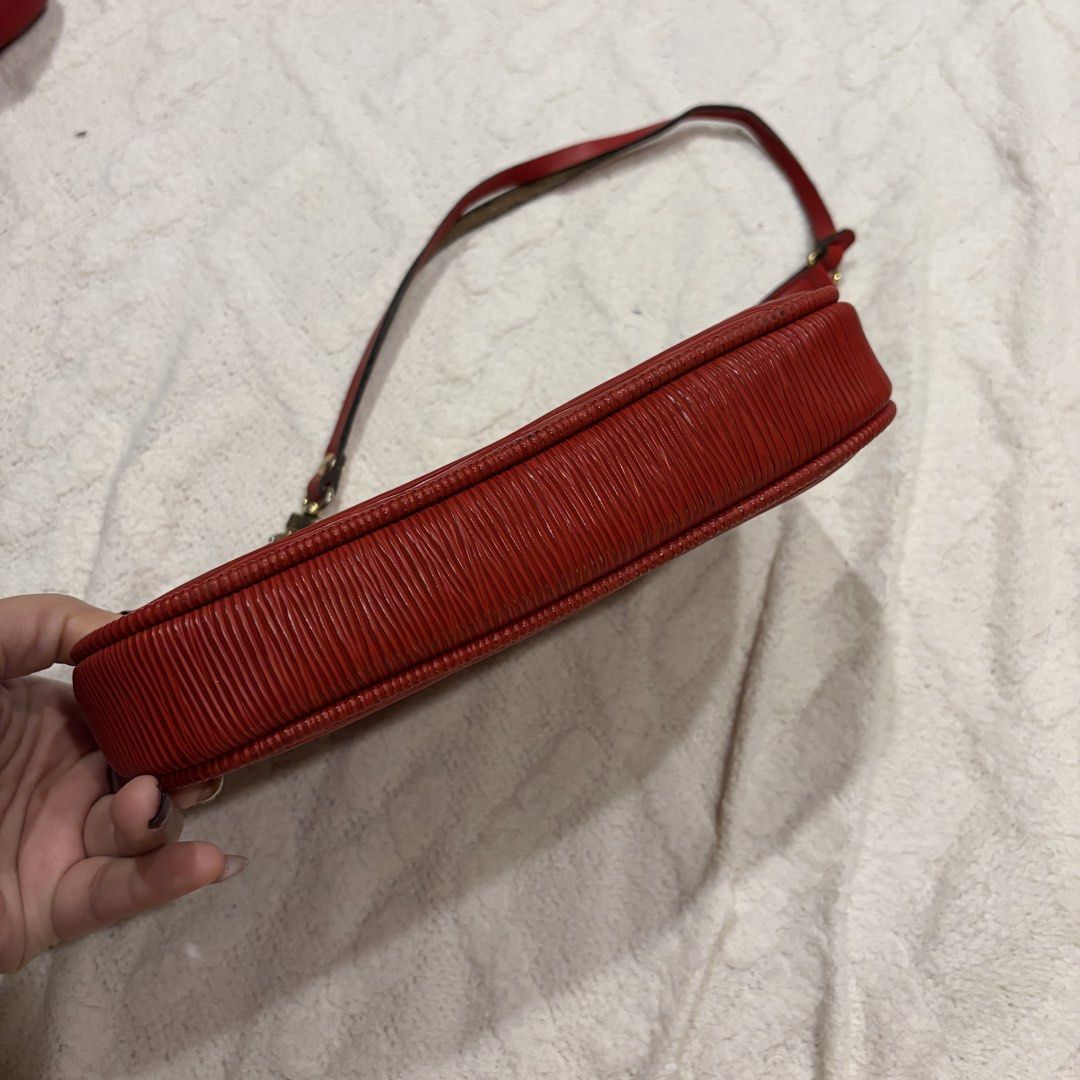 LV Epi Pochette Accessoires shoulder bag (Category: Shoulder Bags) located in Angeles City. Submitted by astravintage (Listing ID 1467809042, Image 3). Description: Walang code, and issue is sa handle naghiwalay, kayo nalang po pa ayos, nice siya pag napa ayos yung handle. NGA.
