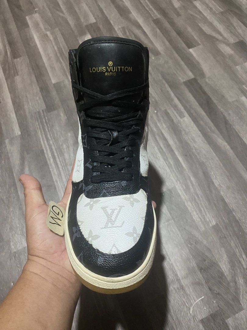LV Highcut Sneaker (Category: Sneakers) located in Cebu City. Submitted by freemoon.b85e0c (Listing ID 1467800499, Image 3). Description: LV Highcut Sneaker Thrifted/2nd hand Size 8 us/7 uk/41 euro/26 cm Price 850 plus sf Sign of usage.