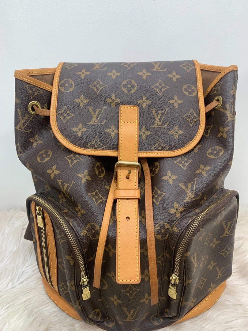 LV Monogram Palm Springs Backpack (Category: Luxury Bags & Wallets) located in Quezon City. Submitted by hellopatchi (Listing ID 1467652352, Image 1). Description: - Authentic Louis Vuitton Monogram Canvas Backpack - Signature brown monogram print with elegant tan leather trim - Secure drawstring main compartment with a stylish buckled flap overlay - Convenient front zip pocket and easy vertical side zip access - Durable, adjustable brown fabric 