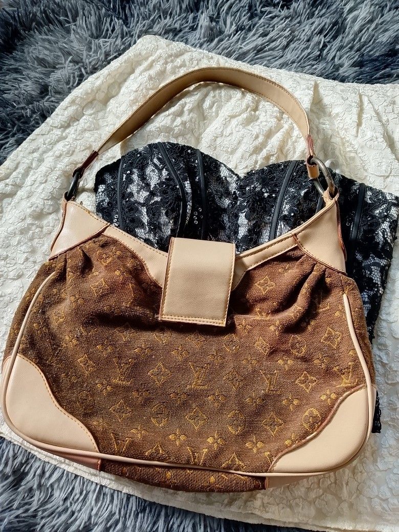 LV Vintage Bag (Category: Shoulder Bags) located in Bacoor. Submitted by declutterbyb_69 (Listing ID 1467627479, Image 2). Description: .