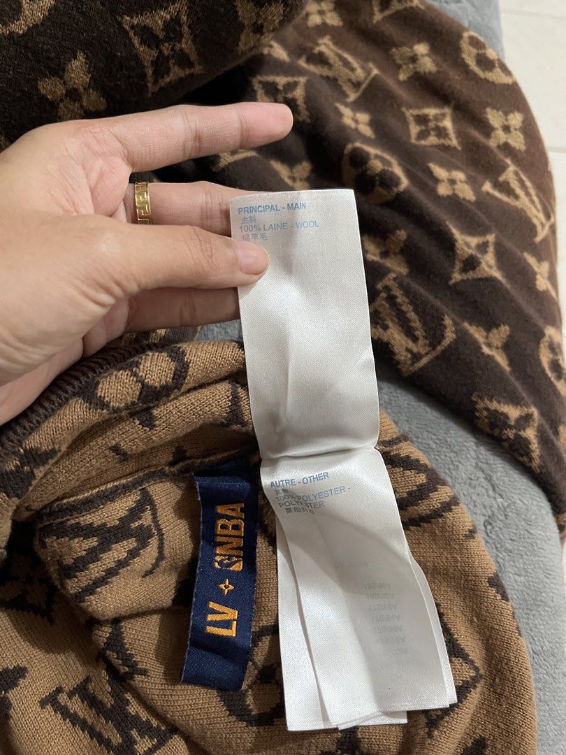 LV x NBA (Category: Hoodies) located in Lipa City. Submitted by nadssy.141 (Listing ID 1467606682, Image 3). Description: LV x NBA Large to XL (25x29) As New Condition NO ISSUE 10/10 color rate AUTHENTIC💯.