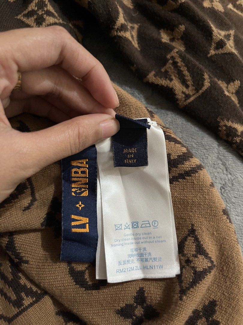 LV x NBA (Category: Hoodies) located in Lipa City. Submitted by nadssy.141 (Listing ID 1467606682, Image 2). Description: LV x NBA Large to XL (25x29) As New Condition NO ISSUE 10/10 color rate AUTHENTIC💯.
