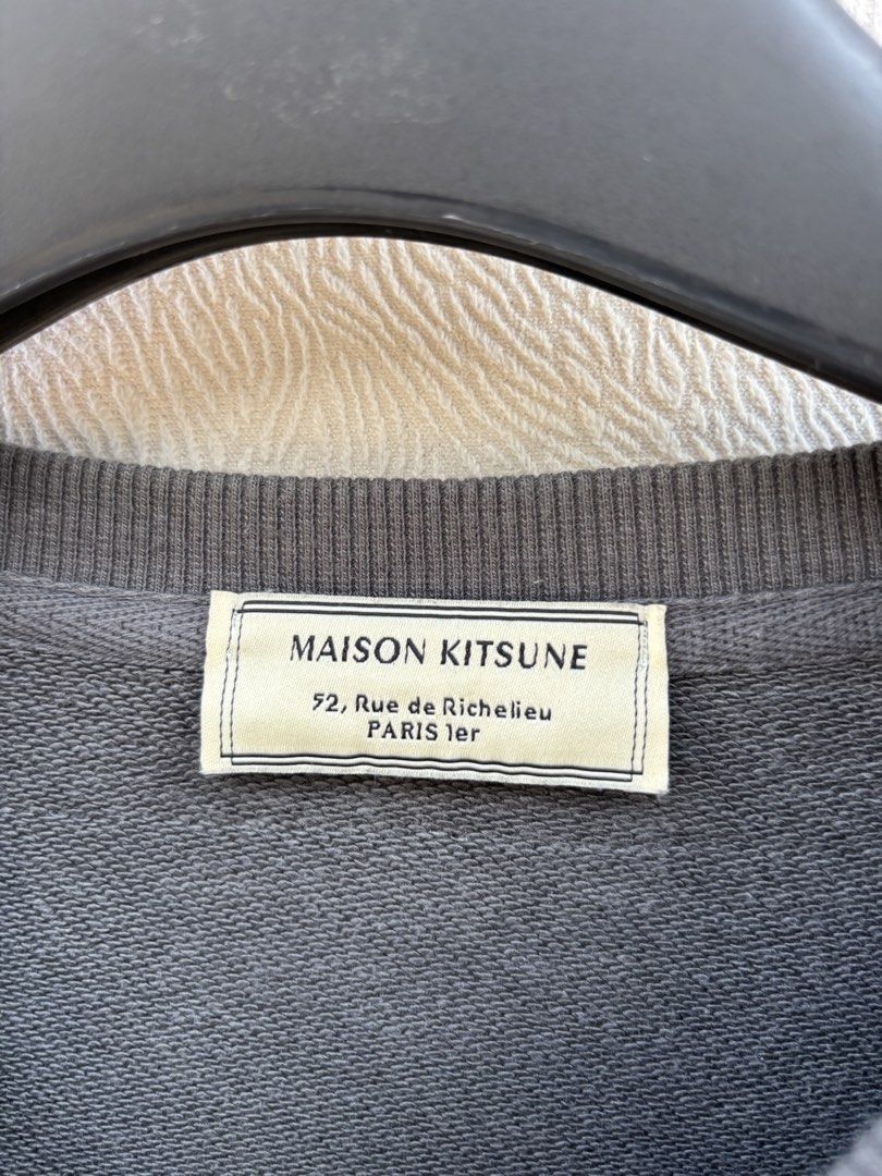 Maison Kitsune Crewneck (Category: Coats, Jackets and Outerwear) located in Baybay. Submitted by thrift.ed2023 (Listing ID 1467657729, Image 3). Description: Maison Kitsune Crewneck Large 21x27 No Issue Need Wash Good as New .
