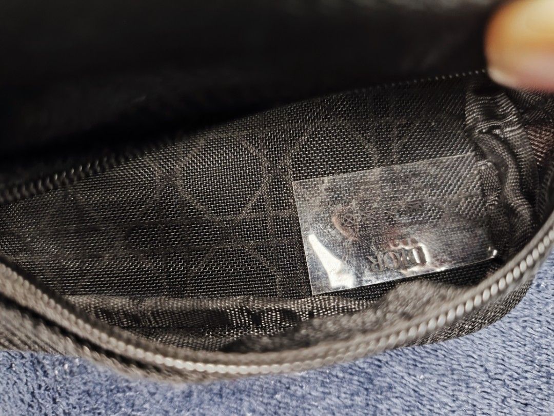 Make Up Pouch Dior Preloved (Category: Purses & Pouches) located in Las Pinas. Submitted by rose.luab (Listing ID 1467767597, Image 3). Description: Preloved Christian Dior Trousse Pouch Women's Makeup Organizer Black.