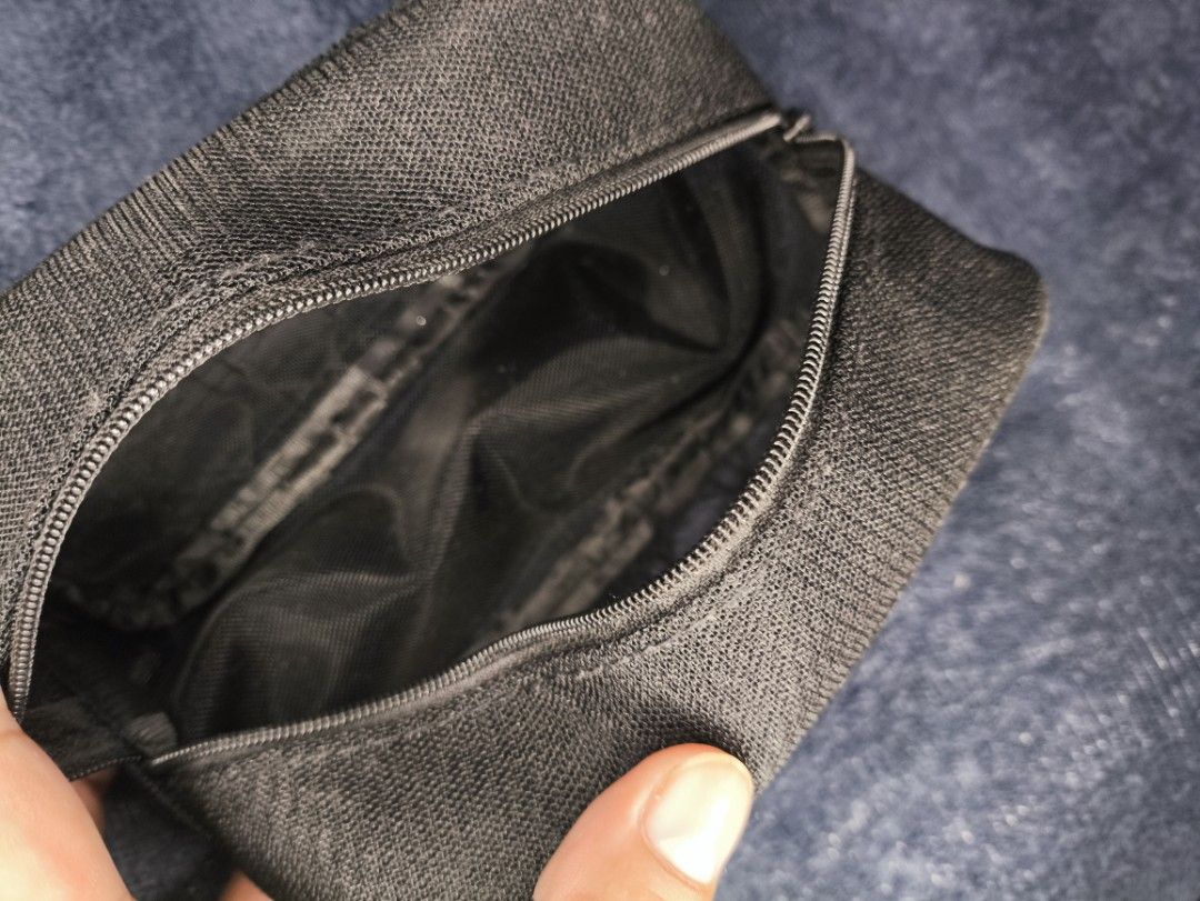 Make Up Pouch Dior Preloved (Category: Purses & Pouches) located in Las Pinas. Submitted by rose.luab (Listing ID 1467767597, Image 2). Description: Preloved Christian Dior Trousse Pouch Women's Makeup Organizer Black.