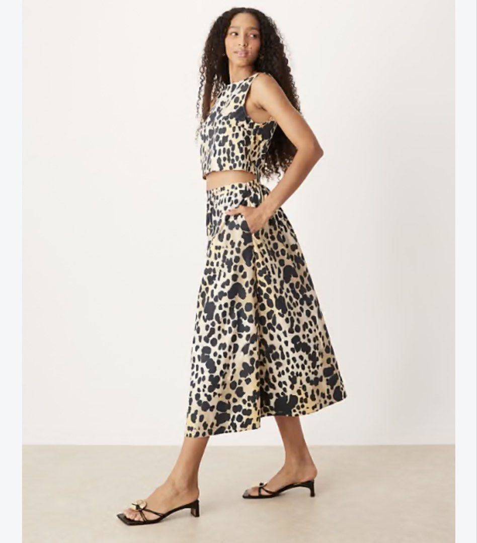 Mango animal print skirt (Category: Announcements) located in Las Pinas. Submitted by silvader (Listing ID 1467612534, Image 3). Description: Brand new Small Authentic With pockets.