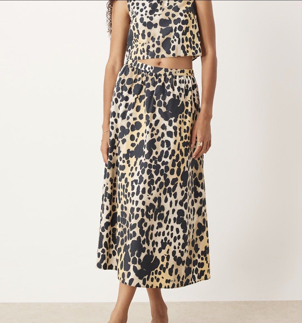 Mango animal print skirt (Category: Announcements) located in Las Pinas. Submitted by silvader (Listing ID 1467612534, Image 1). Description: Brand new Small Authentic With pockets.