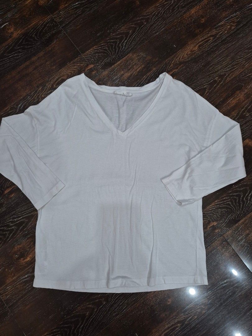 Mango Cotton White Shirt (Category: Shirts) located in Santa Cruz. Submitted by deenem (Listing ID 1467615432, Image 2). Description: Like New😍👌 No flaws👌 S on Tag Can fit S-M Asian (Measurements laid flat in inches) Bust:19.5 Armhole:6.5 Lenght: 25.