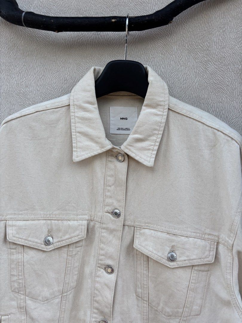 Mango Denim Jacket (Category: Coats, Jackets and Outerwear) located in Baybay. Submitted by thrift.ed2023 (Listing ID 1467656731, Image 2). Description: Mango Denim Jacket Large to XL 24x26 No Issue Need Wash Good as New .