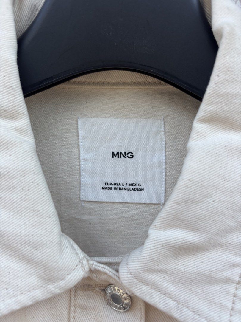 Mango Denim Jacket (Category: Coats, Jackets and Outerwear) located in Baybay. Submitted by thrift.ed2023 (Listing ID 1467656731, Image 3). Description: Mango Denim Jacket Large to XL 24x26 No Issue Need Wash Good as New .