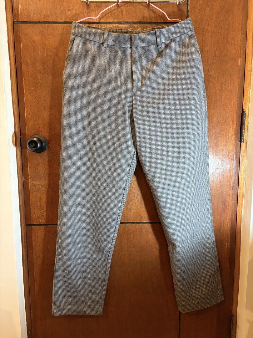 Mango Grey Houndstooth Trousers (Category: Other Bottoms) located in San Pedro. Submitted by tin.teodosio (Listing ID 1467722832, Image 1). Description: Wide leg trousers US size 8, EU size 40.