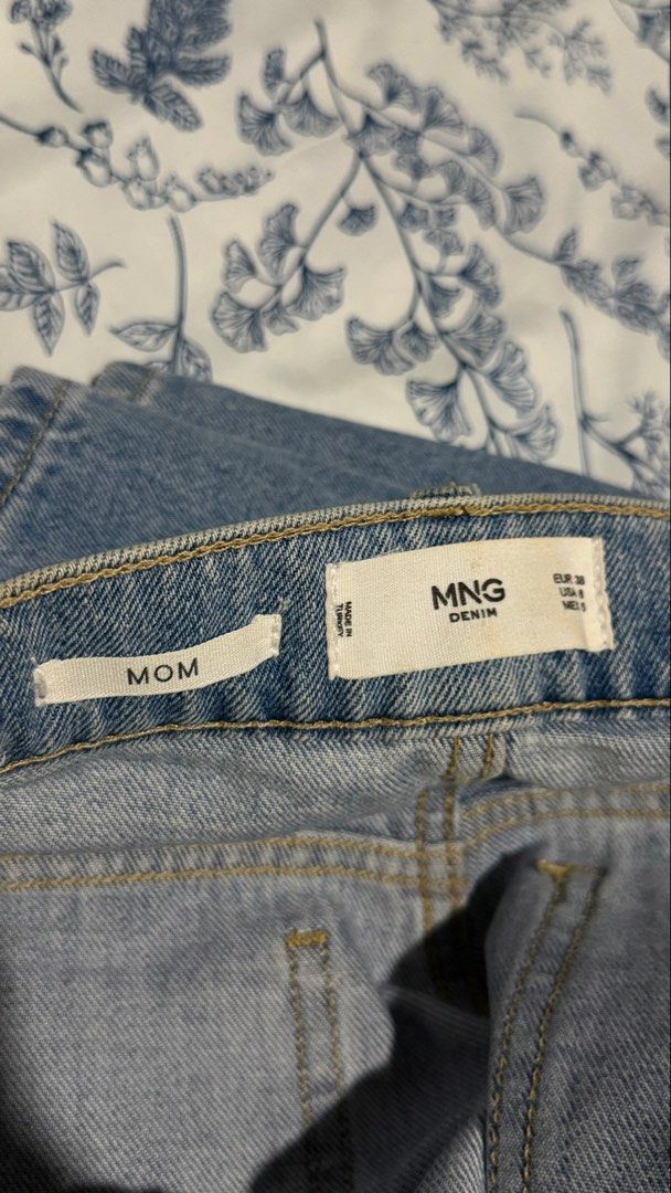 Mango Mom Jeans (Category: Jeans) located in Taguig. Submitted by hereisbeyyy (Listing ID 1467726146, Image 3). Description: Please read! Mom jeans original MNG only used a few times. Original price at 2K plus. Size on pic. No to sensi. Slight discoloration on the inside pocket. Lalamove or jnt only no meet up as i have work. Last price is 350, pass for anything lower..
