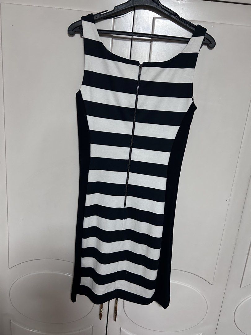 Mango party dress (Category: Evening dresses & gowns) located in Quezon City. Submitted by lunamond (Listing ID 1467684666, Image 3). Description: Nice evening dress for any occasion, easy to style and fits nicely .