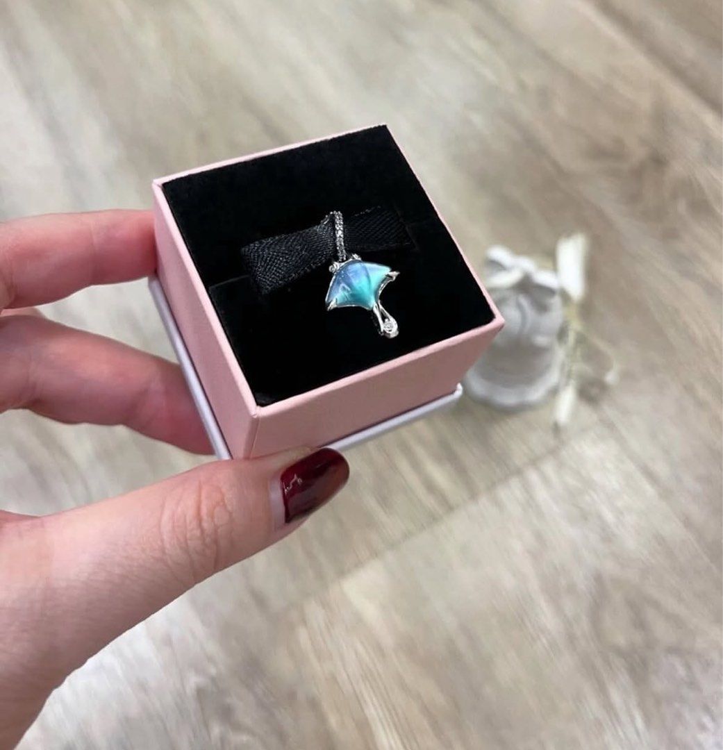 Manta Ray Dangle Charm (Category: Charms) located in Santa Rosa. Submitted by love.jewels (Listing ID 1467757561, Image 2). Description: .