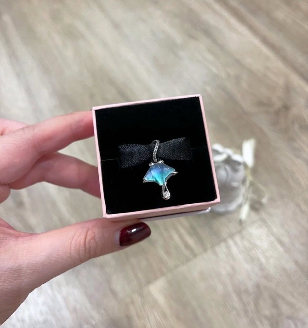 Manta Ray Dangle Charm (Category: Charms) located in Santa Rosa. Submitted by love.jewels (Listing ID 1467757561, Image 1). Description: .