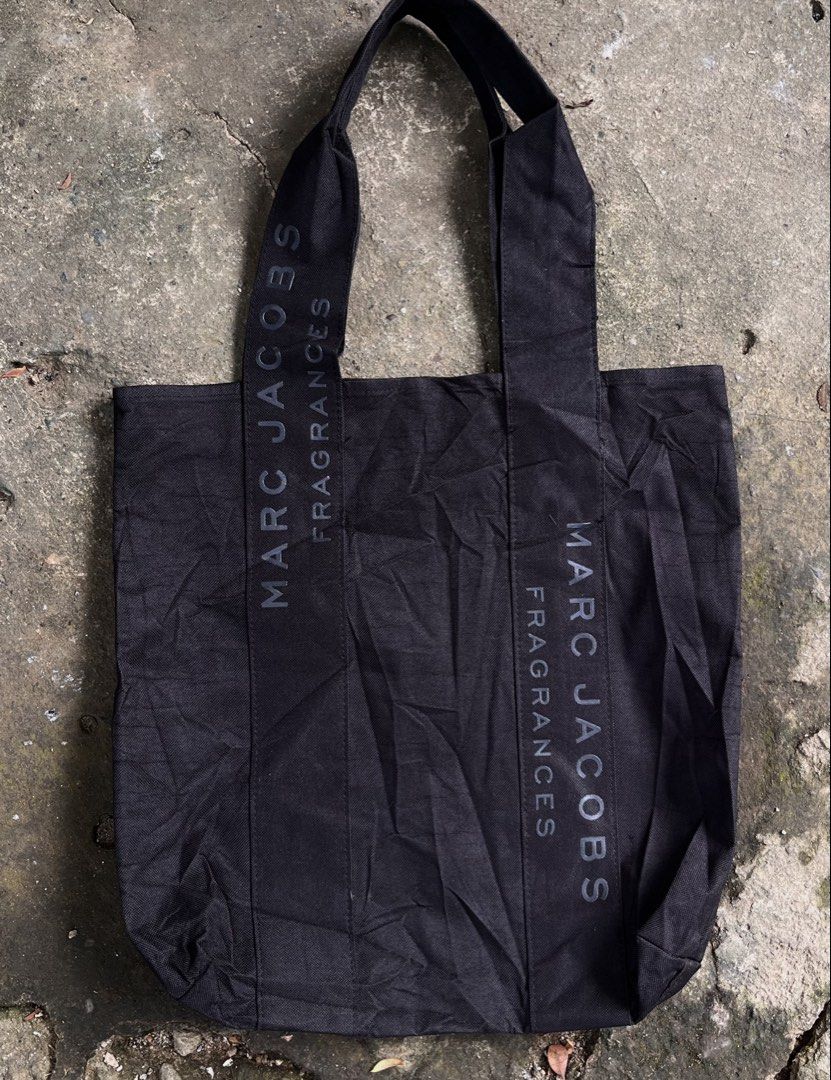 Marc Jacobs tote bag (Category: Luxury Bags & Wallets) located in Cagayan de Oro. Submitted by allaboutukayukaybagscdo (Listing ID 1467612247, Image 1). Description: .