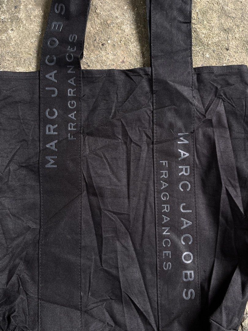 Marc Jacobs tote bag (Category: Luxury Bags & Wallets) located in Cagayan de Oro. Submitted by allaboutukayukaybagscdo (Listing ID 1467612247, Image 2). Description: .