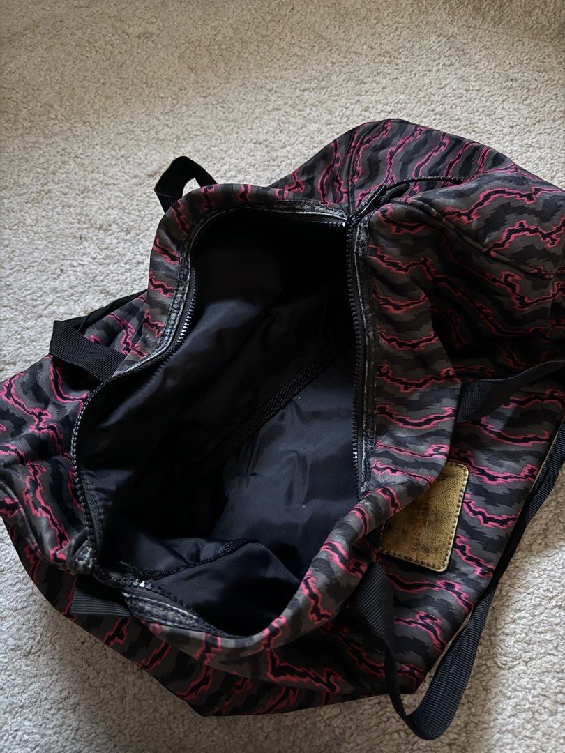 Marc Jacobs weekend duffle bag (Category: Tote Bags) located in Paranaque City. Submitted by closetanghelita (Listing ID 1467697753, Image 3). Description: Please refer to the photos for the bag’s condition Nothing is broken, but it has visible signs of use Can ship with lalamove or J&T from Parañaque.
