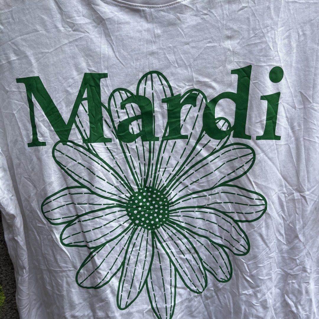 Mardi Mercredi (Category: Blouses) located in Las Pinas. Submitted by thrift001 (Listing ID 1467610181, Image 2). Description: - Mardi Mercredi - Medium - Actual dimes - L-27 W-20 - No issue - 700 only.