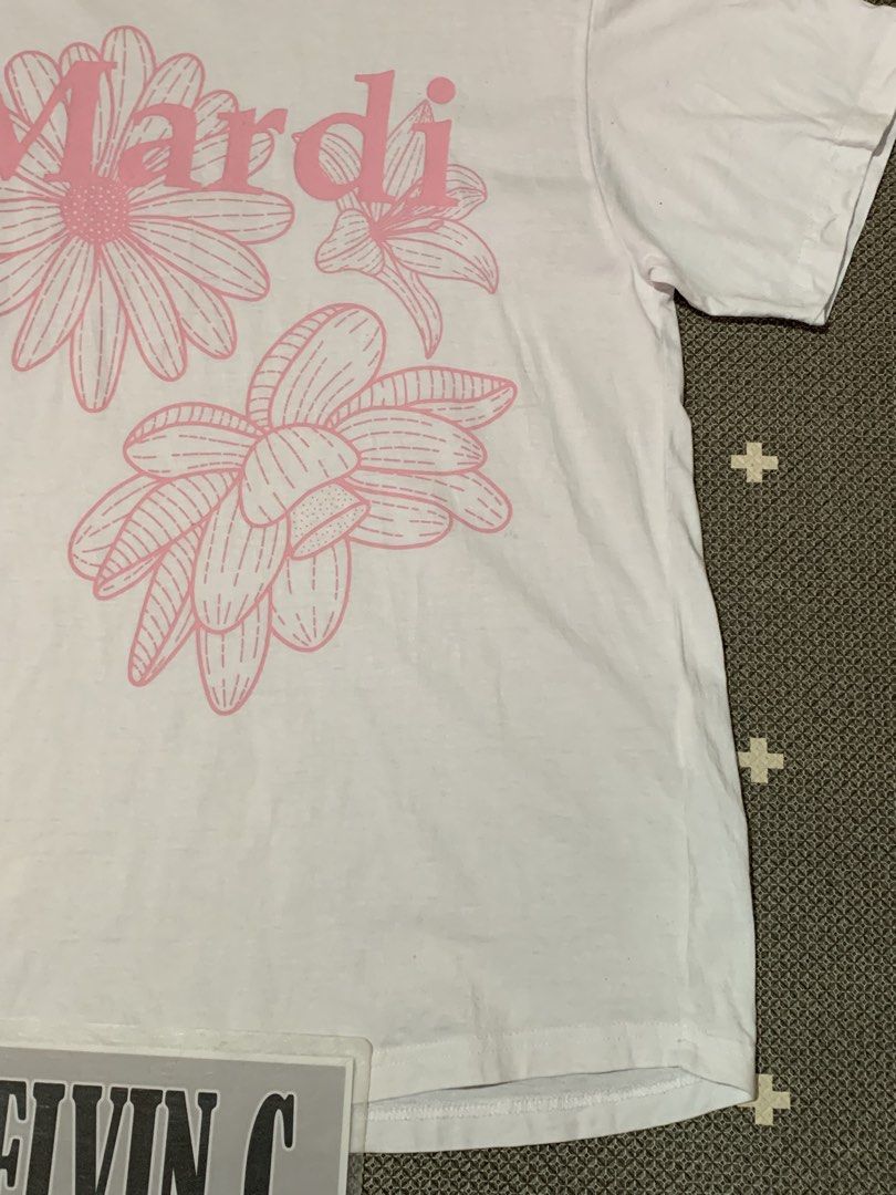 Mardi Mercredi Triple Flower Tee (Category: Tshirts & Polo Shirts ) located in Talisay. Submitted by psycho011288 (Listing ID 1467659871, Image 3). Description: FOR SALE‼️👇👇👇 📍MARDI MERCREDI TRIPLE FLOWER TEE 📍💯AUTHENTIC/ORIG 📍One Size ( In actual dimension ) 📍WIDTH: 20” 📍LENGTH: 27” 📍EXCELLENT USED CONDITION 📍ACTUAL COLOR: white 📍COLOR RATE: 10/10 ❌NO ANY ISSUE❌ PRICE : 📩 🇵🇭LOCATION: TALISAY CITY,CEBU 💸MODE OF PAYMENT: GCASH 📮CO