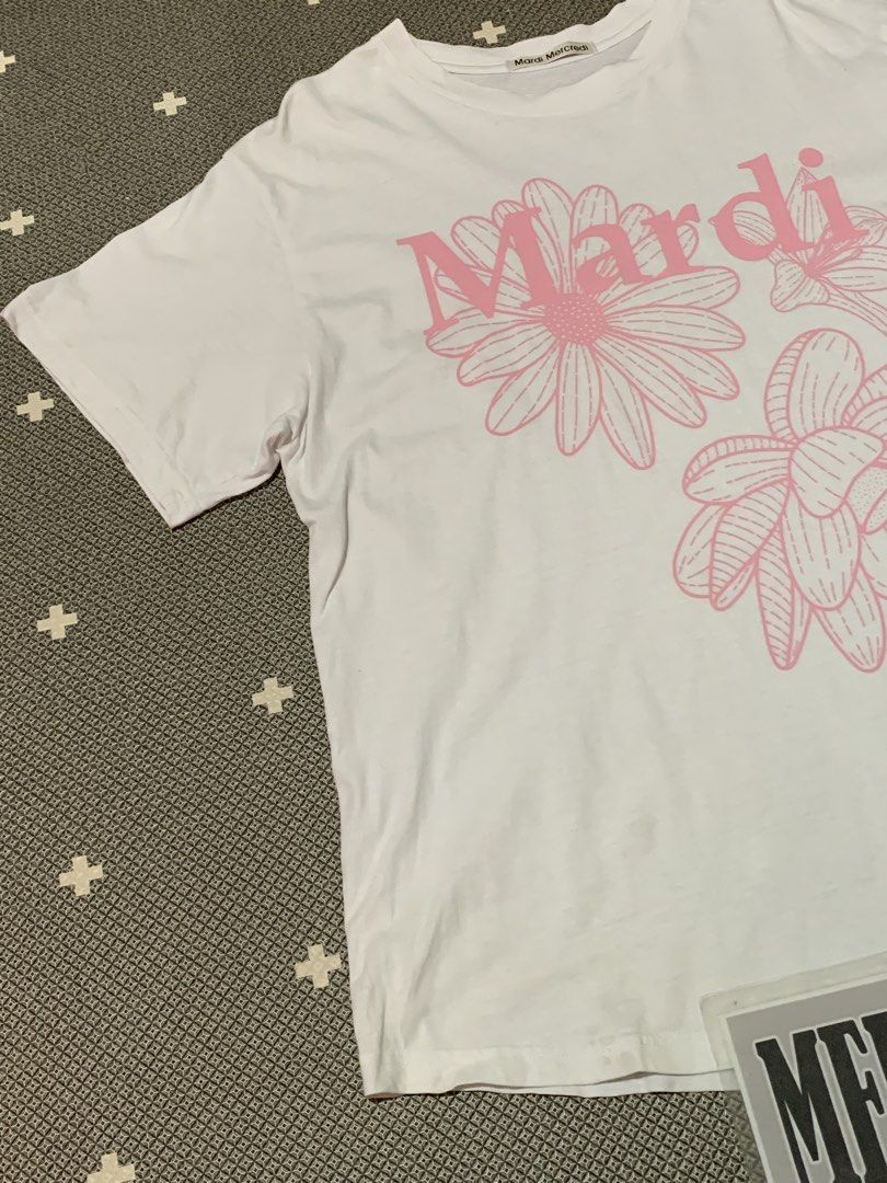 Mardi Mercredi Triple Flower Tee (Category: Tshirts & Polo Shirts ) located in Talisay. Submitted by psycho011288 (Listing ID 1467659871, Image 2). Description: FOR SALE‼️👇👇👇 📍MARDI MERCREDI TRIPLE FLOWER TEE 📍💯AUTHENTIC/ORIG 📍One Size ( In actual dimension ) 📍WIDTH: 20” 📍LENGTH: 27” 📍EXCELLENT USED CONDITION 📍ACTUAL COLOR: white 📍COLOR RATE: 10/10 ❌NO ANY ISSUE❌ PRICE : 📩 🇵🇭LOCATION: TALISAY CITY,CEBU 💸MODE OF PAYMENT: GCASH 📮CO