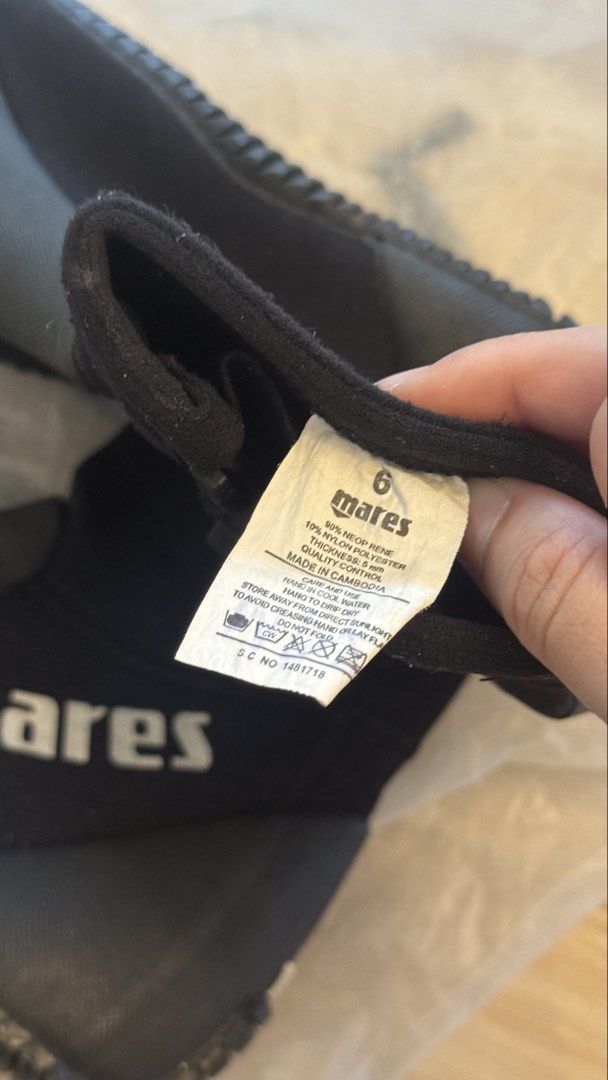 Mares 5mm Neoprene Scuba Diving Boots Size 6 (Category: Other Sports Equipment and Supplies) located in Makati City. Submitted by declutter_forsale (Listing ID 1467697186, Image 3). Description: Orinally bought : ₱5400 Selling price: ₱2800 Very good quality protective diving shoes “Mares Classic 5mm Neoprene Scuba Diving Boots” Brand: Mares - Color: Black - Size: US 6 / 5mm thickness - Material: 90% neoprene, 10% nylon polyester - Closure: Conven