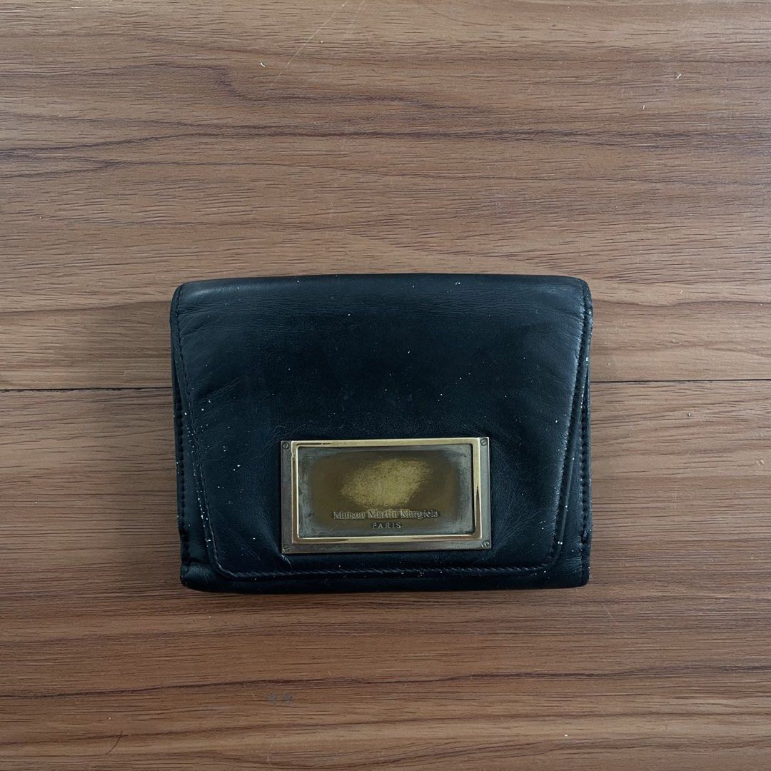 Margiela Wallet (Category: Wallets & Card Holders) located in Cabuyao City. Submitted by randomsell28 (Listing ID 1467655577, Image 1). Description: Authentic Margiela wallet Has paint transfer No major flaw P800 only.