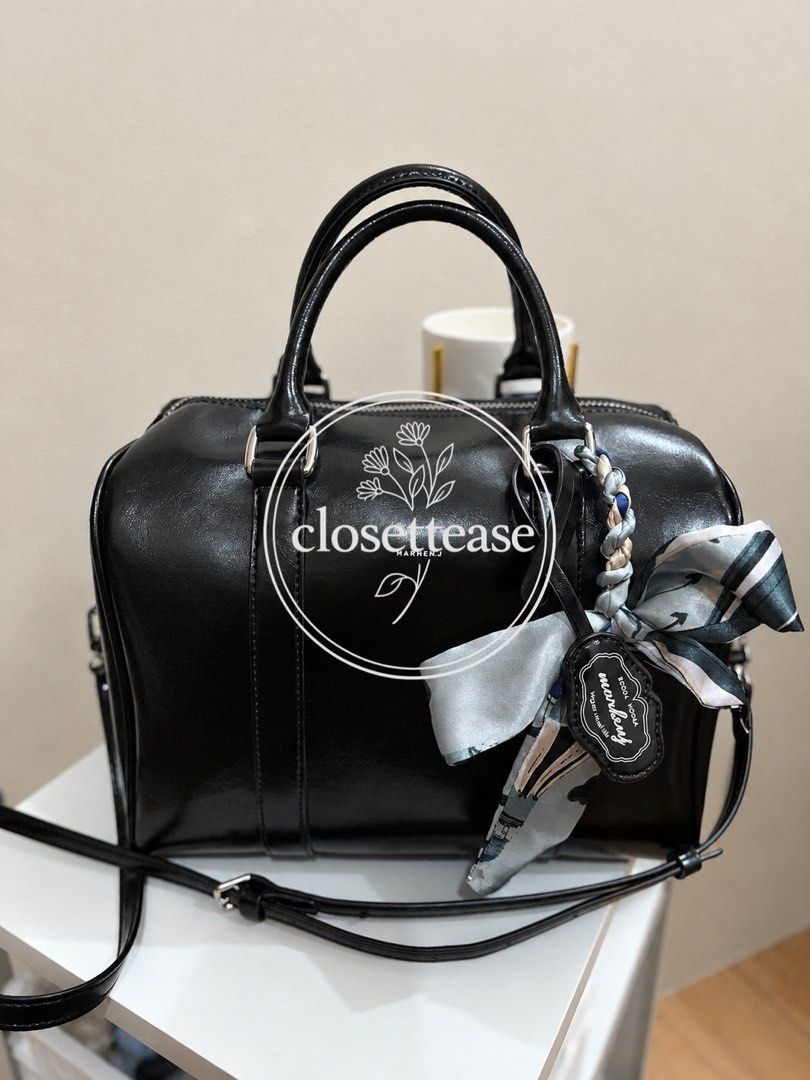 Marhen J Deft Bag | Doctors bag (Category: Tote Bags) located in Manila. Submitted by closettease (Listing ID 1467611230, Image 1). Description: Semi med size, vegan leather, lightweight Guaranteed original Send pm for more pictures, not including all of the photos here to avoid photo grabbing 🤍.