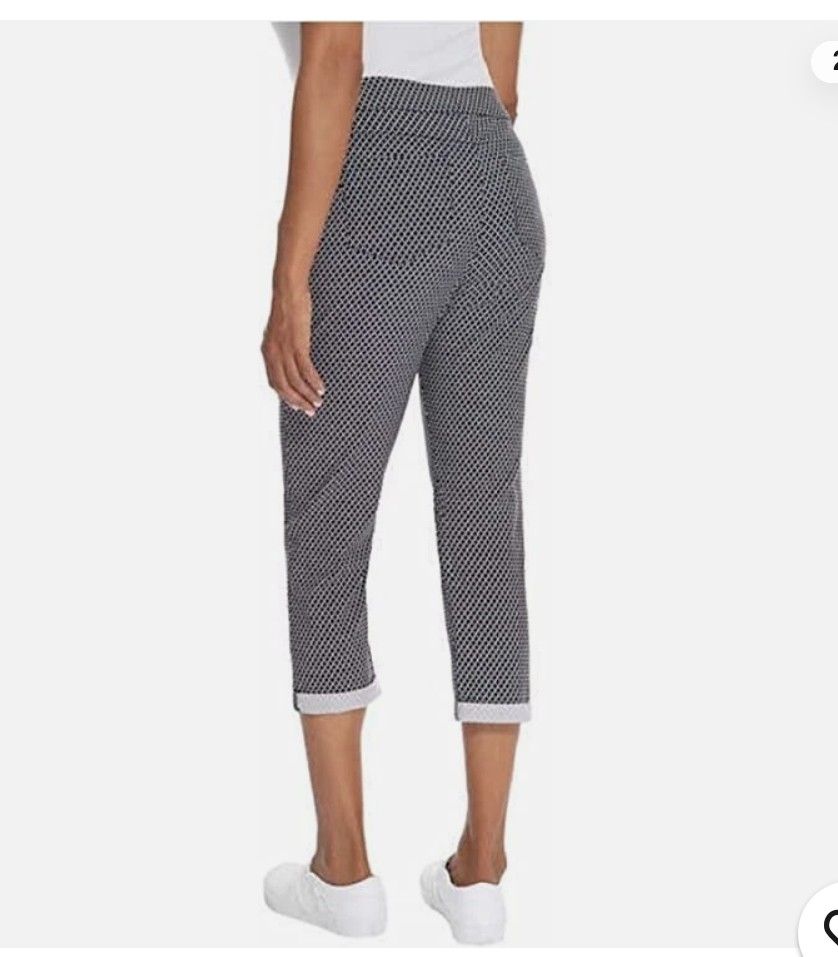Mario Serrani Plus Size Navy Blue Capri (Category: Other Bottoms) located in Quezon City. Submitted by chph1st (Listing ID 1467751295, Image 2). Description: stretchy. plus size. size xxl..