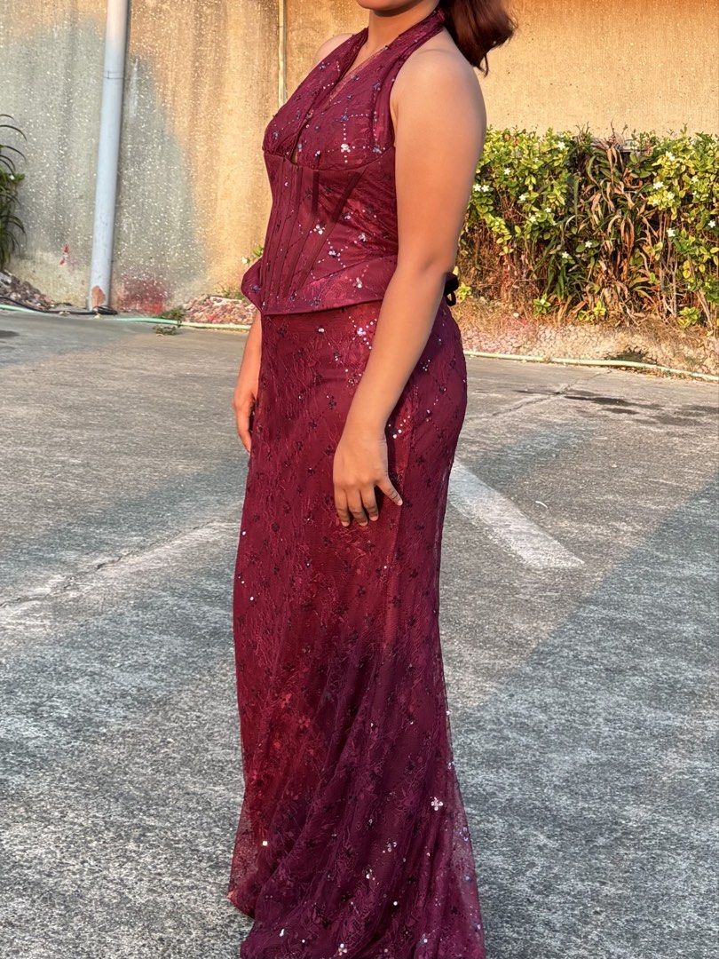 Maroon halter neck sequin formal evening dress (Category: Evening dresses & gowns) located in San Nicolas. Submitted by dijie.cam (Listing ID 1467703737, Image 3). Description: - Color & Style: Burgundy maxi dress with halter neckline and intricate lace overlay - Bling: Fully covered in shimmering small silver sequins - Fit & Details: Fitted bodice with boning, flattering slight flared peplum waist, and a long slim-fit floor-length skirt - Condit