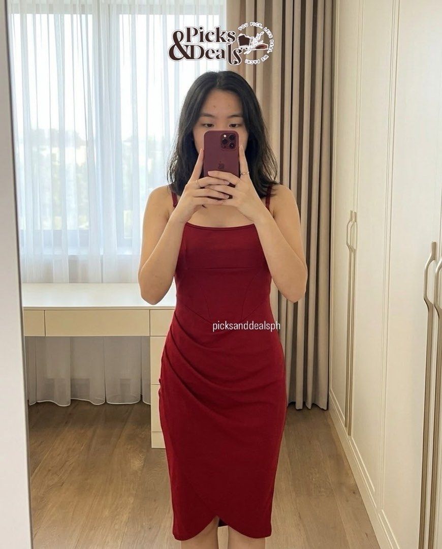 Maroon Party Dress (Category: Dresses) located in Quezon City. Submitted by secondchanceplease (Listing ID 1466879223, Image 1). Description: Size: M Bust: 32-34" Waist: 27-28" Length: 44".