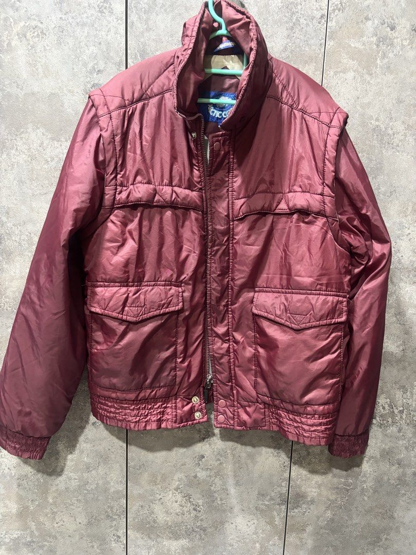 Maroon Puffer (Category: Coats, Jackets and Outerwear) located in Senawang. Submitted by dalinarash28969 (Listing ID 1467775273, Image 1). Description: Maroon Puffer Pit 21 Chest 42.