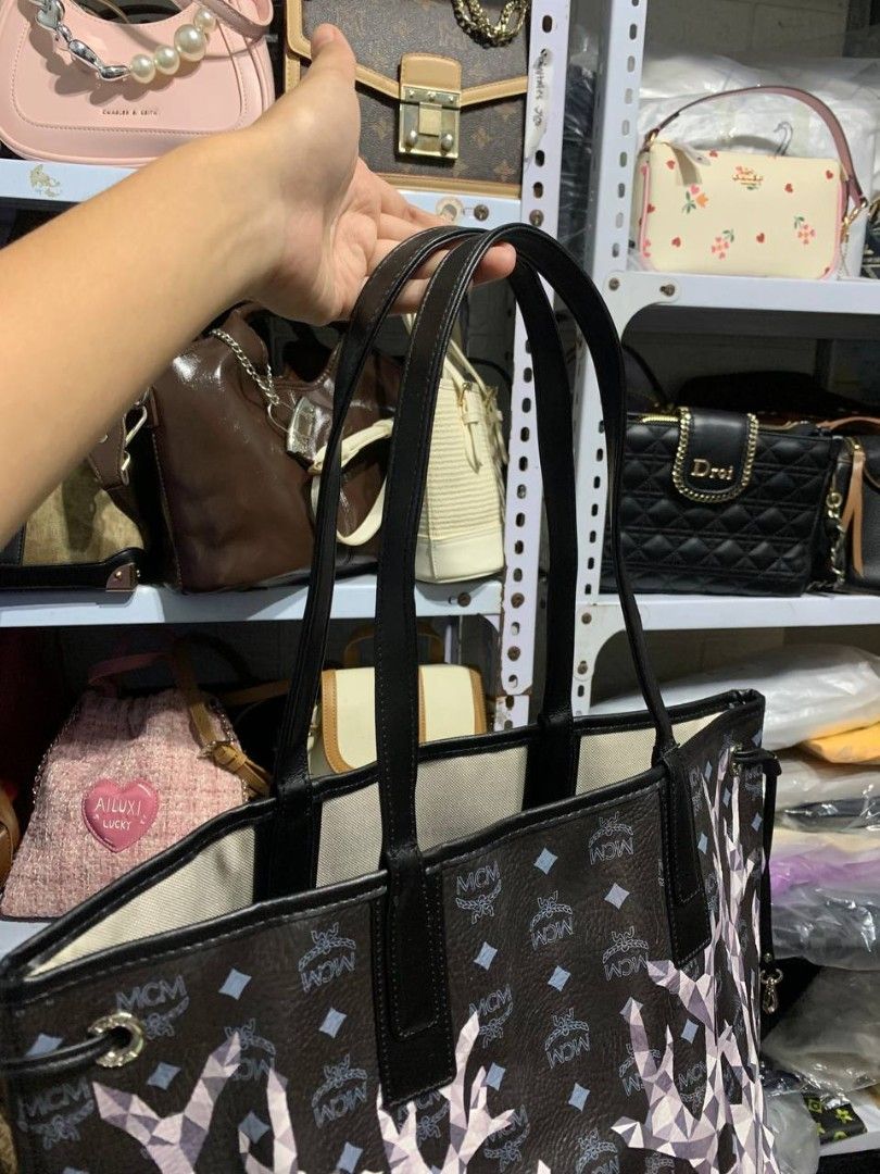 MCM Liz Tote Bag (Category: Tote Bags) located in Valenzuela. Submitted by _prettysimplecollection (Listing ID 1467781014, Image 2). Description: .