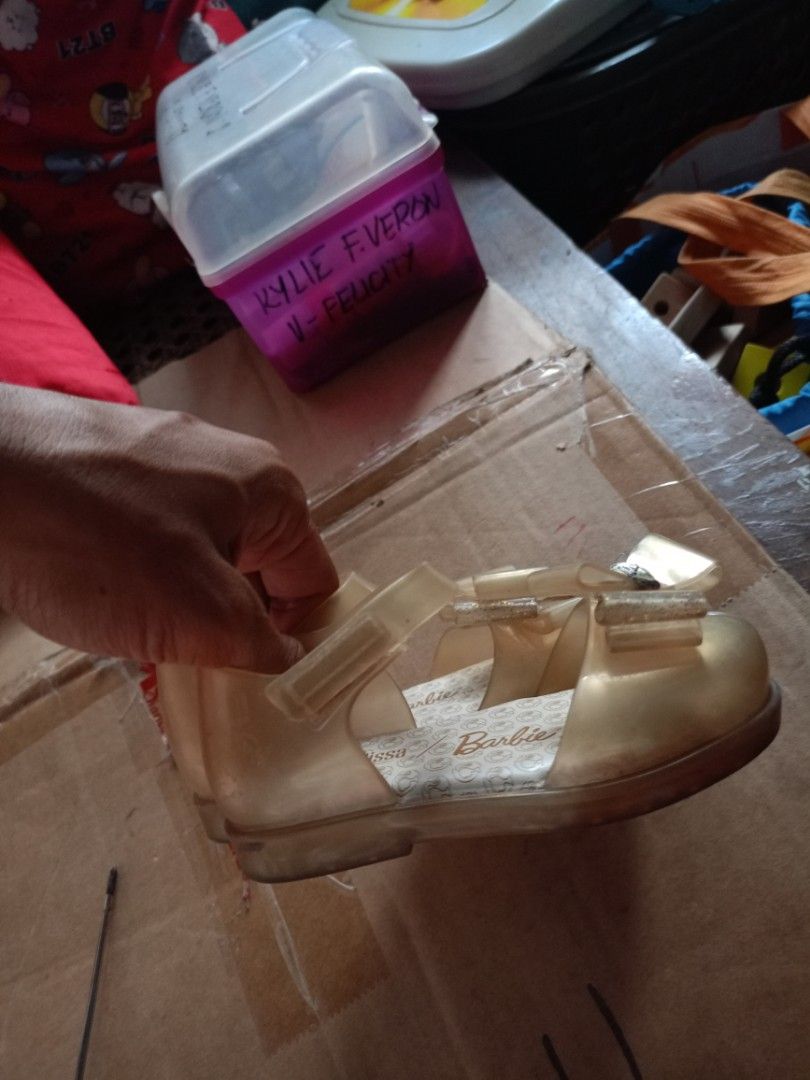 Melissa shoes (Category: Babies & Kids Fashion) located in Manila. Submitted by raymund2501 (Listing ID 1467697487, Image 2). Description: for sale Melissa shoes size 7 20/21 pang 3 to 4 depende sa paa ng bata.
