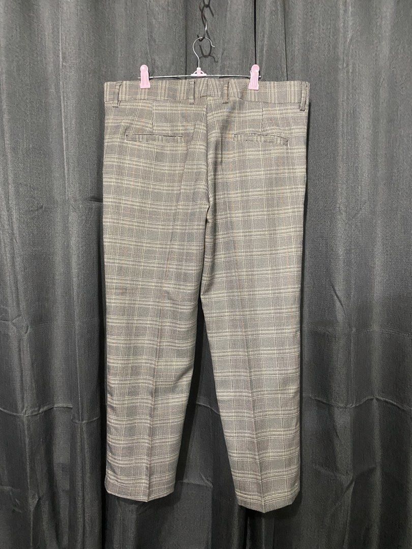 Men’s plaid trousers (Category: Trousers) located in Mandaluyong City. Submitted by aiztyle (Listing ID 1467657842, Image 2). Description: Men’s Plaid Trousers Tailored Fit Measurement: Waist 36”-37” Length 36” Good as NEW Super SALE Php500.00 only.