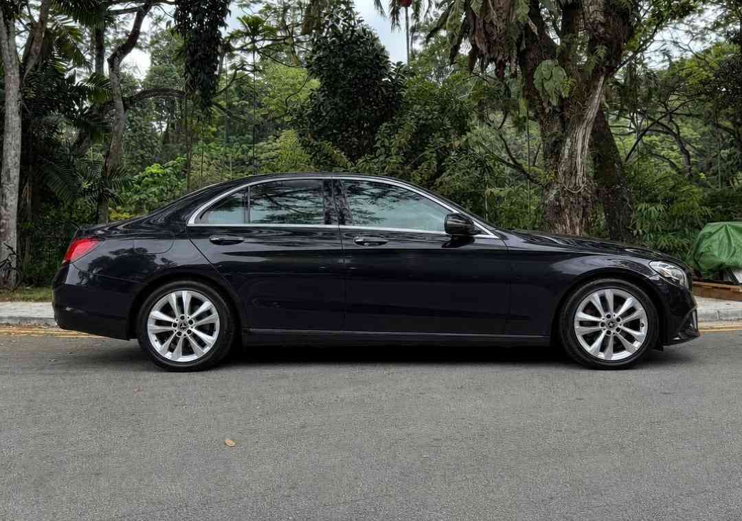 Mercedes-Benz C-Class Saloon C180 Avantgarde (A) (Category: Used Cars) located in Singapore. Submitted by carousell_certified_partners (Listing ID 1465347187, Image 2). Description: Well maintained unit with regular servicing done! Original Selenite Grey Metallic paintwork with prestine black leather upholstery! Comes with additional 3 years engine & gearbox warranty for a peace of mind purchase! Experience luxury in this prestige branded reliabl