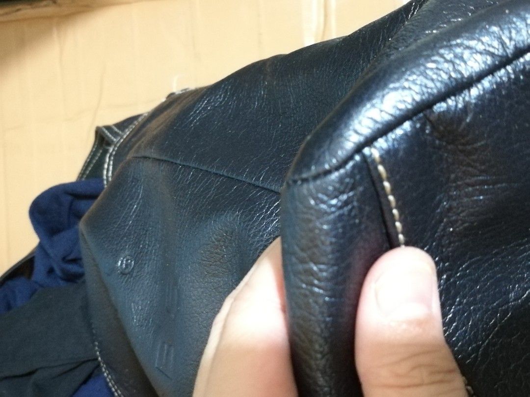 Messenger bag (Category: Cross-body Bags) located in Manila. Submitted by khulet2008 (Listing ID 1467772054, Image 3). Description: MJ messenger bag in dark blue color. Strap is NOT adjustable Very spacious. Super nice in actual. Japan Source. Excellent condition.